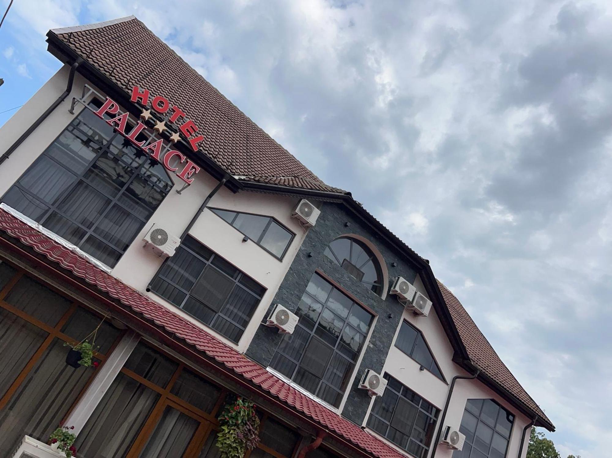 Târgu Jiu Hotel Palace מראה חיצוני תמונה