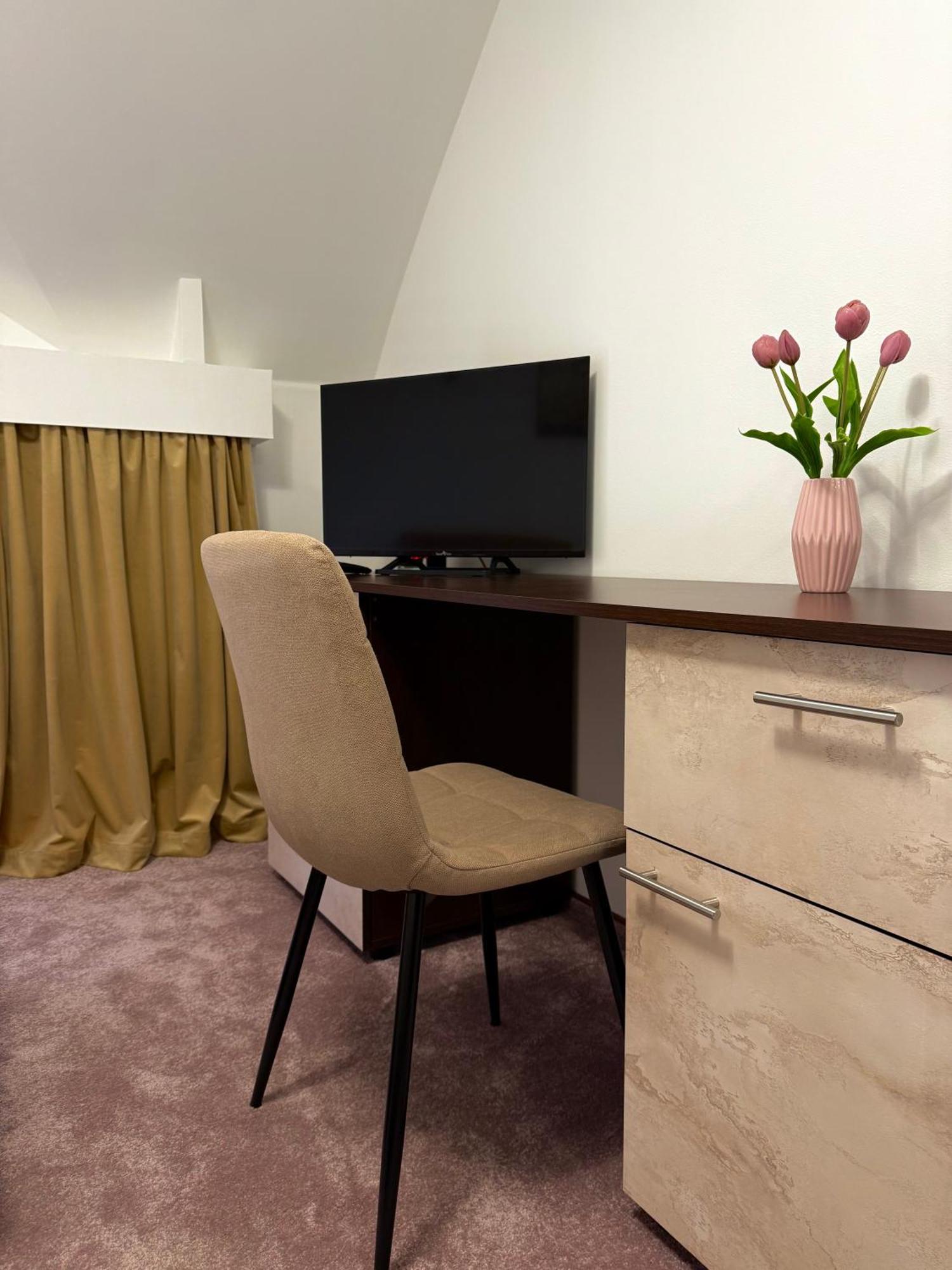 Târgu Jiu Hotel Palace מראה חיצוני תמונה