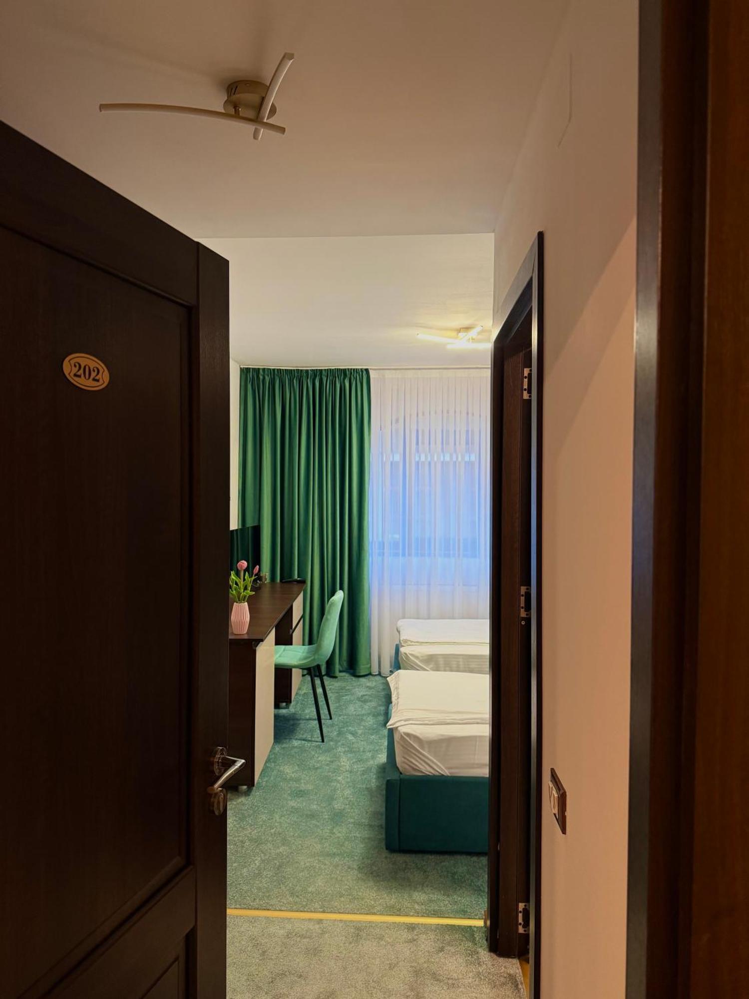 Târgu Jiu Hotel Palace מראה חיצוני תמונה
