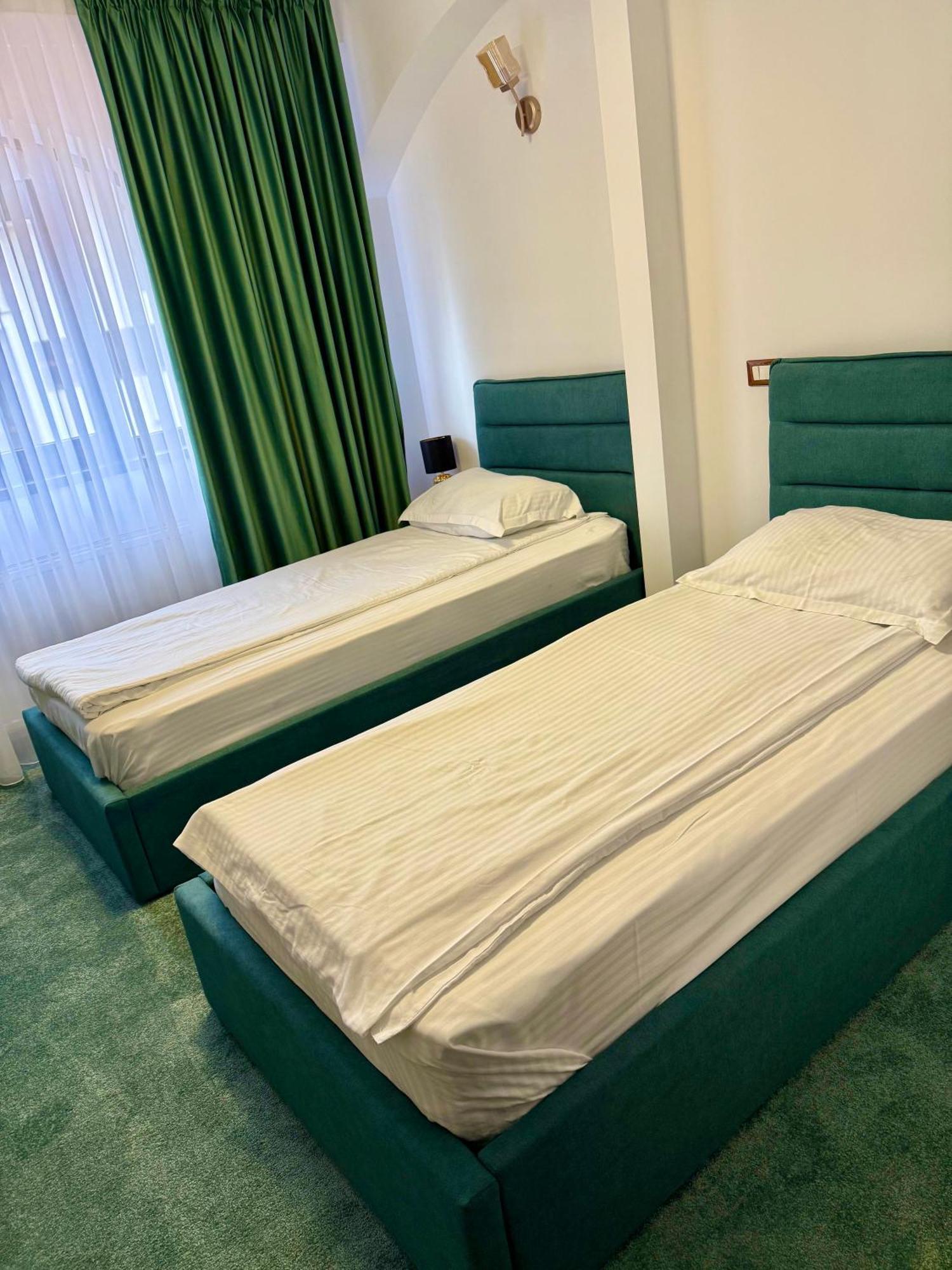 Târgu Jiu Hotel Palace מראה חיצוני תמונה