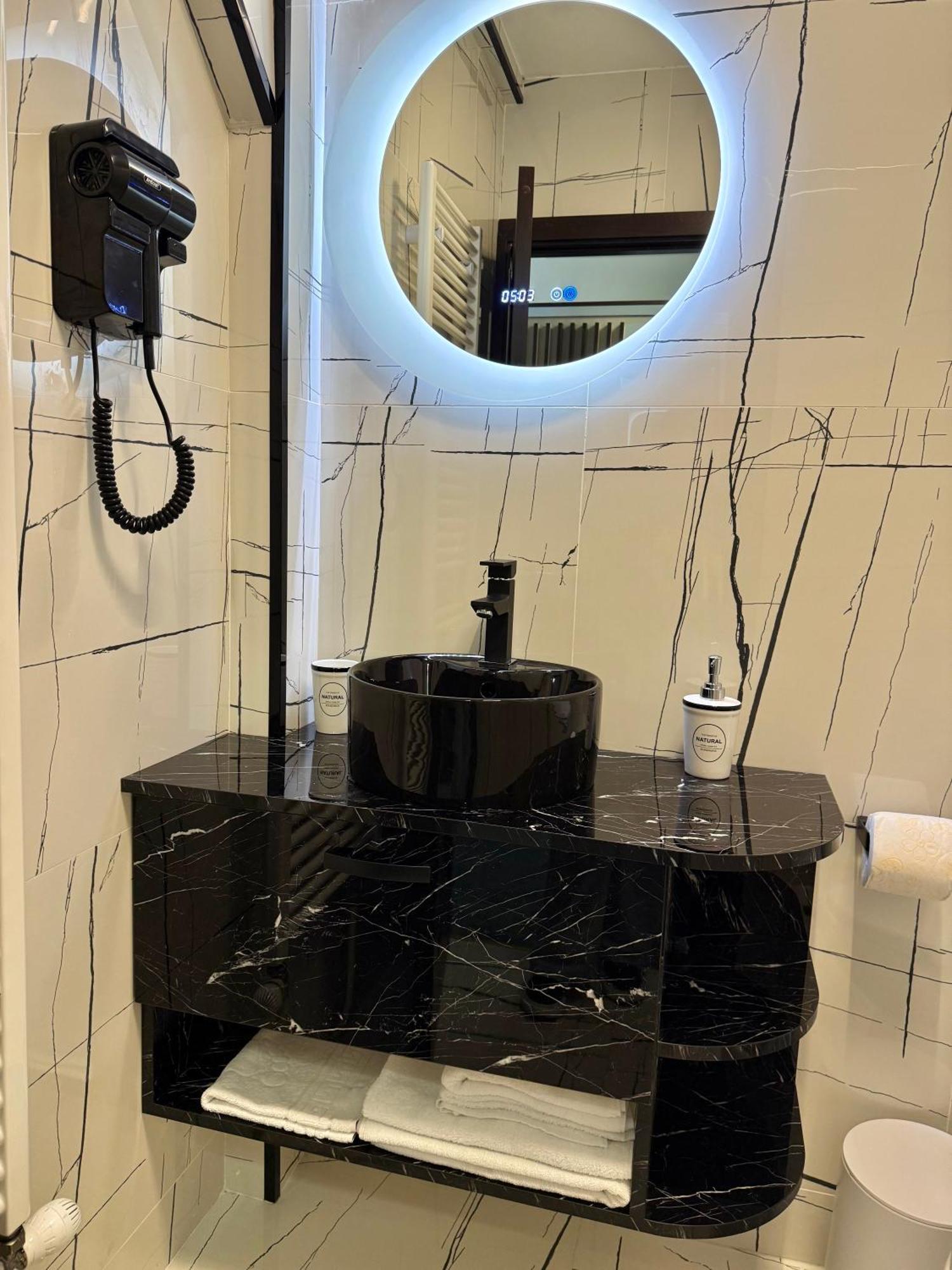 Târgu Jiu Hotel Palace מראה חיצוני תמונה
