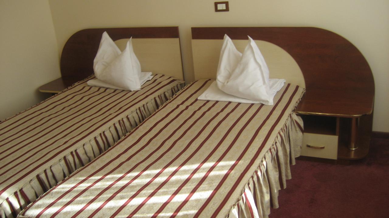 Târgu Jiu Hotel Palace מראה חיצוני תמונה